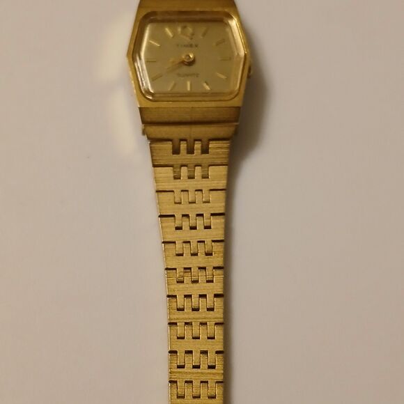 Vtg 80's Timex Q K Cell Women Gold Tone Stainless Steel Watch 5 1/4" Wrist READ - Picture 9 of 16